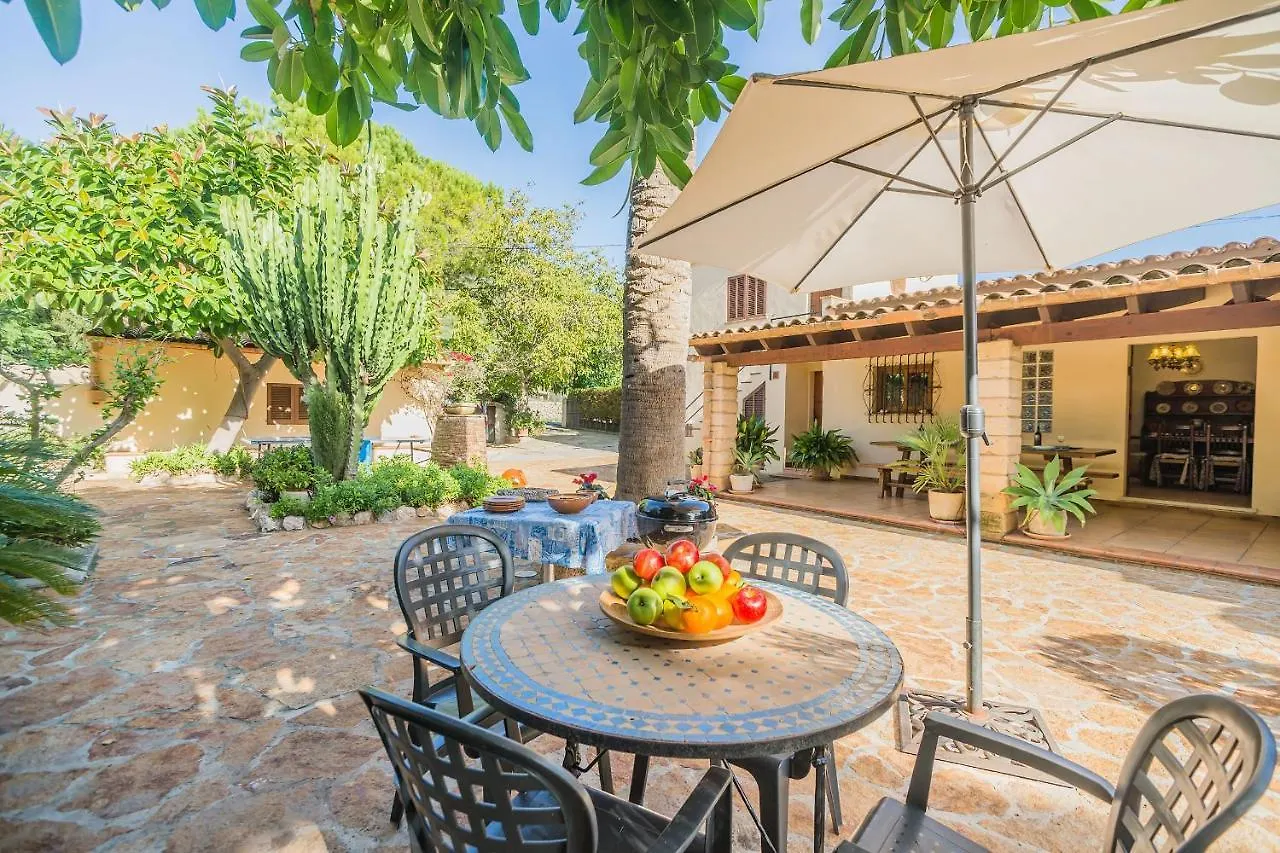 Cati Sontoiri Villa Pollenca