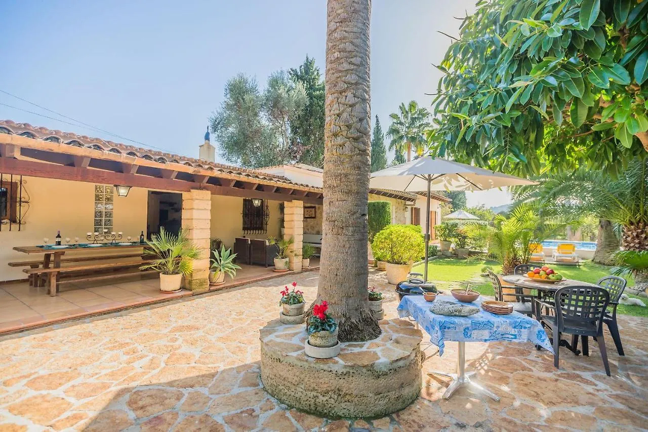 Cati Sontoiri Villa Pollenca