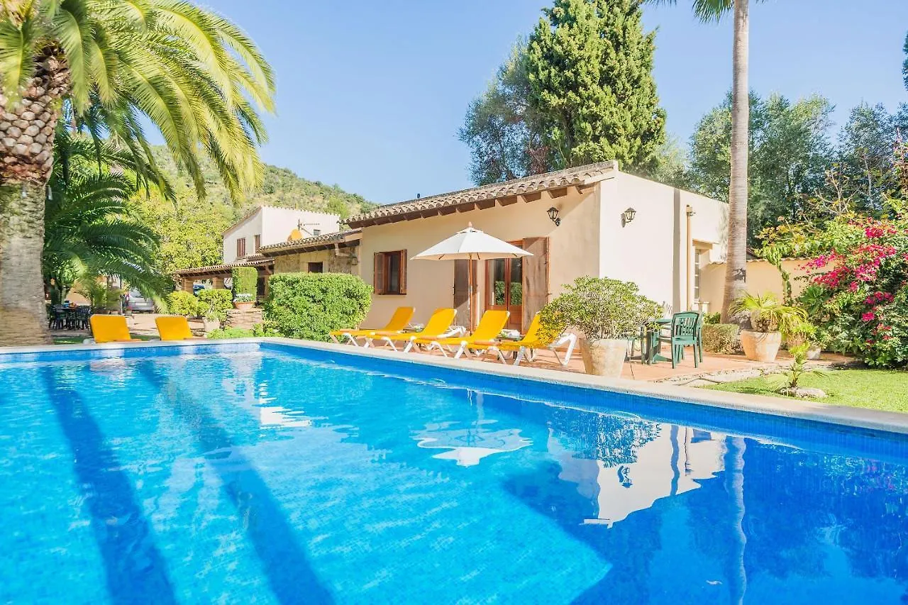 Cati Sontoiri Villa Pollenca