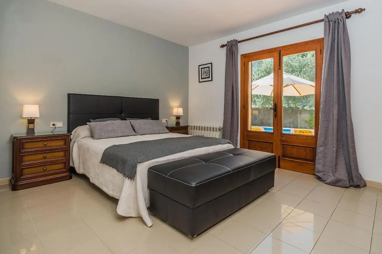 Cati Sontoiri Villa Pollenca
